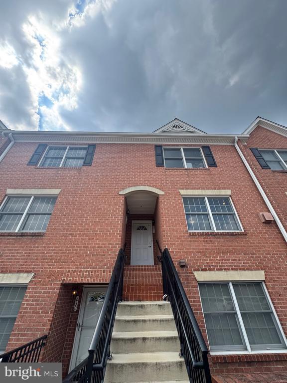 Building Photo - 6924 Fairfax Dr Unit 330 Rental
