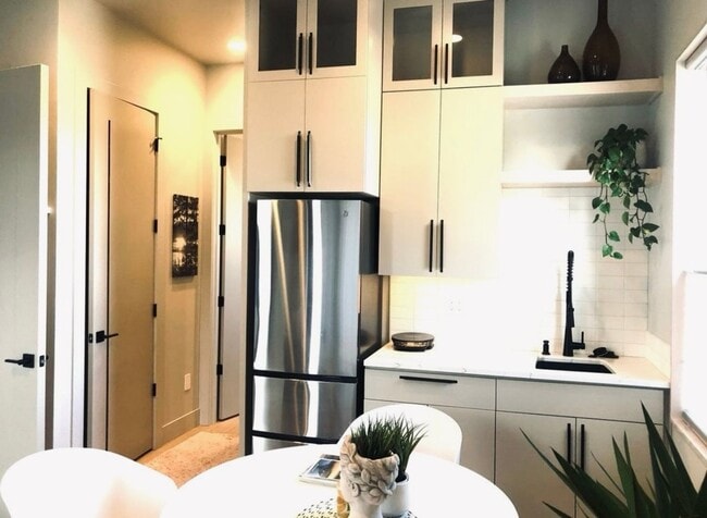 Photo - MOVE IN SPECIAL! One bedroom apartment on Bend's SW side. End Unit