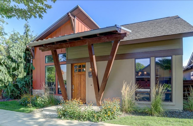 Building Photo - Rarely available in the most preferred River District! Available July 2026