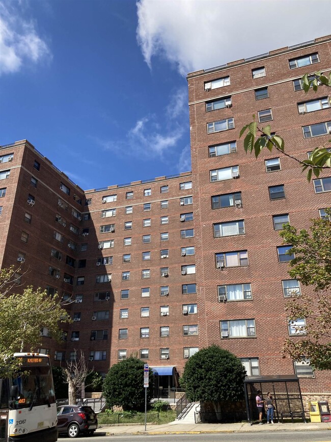 Building Photo - 6515 JFK Blvd E Unit 4L Rental
