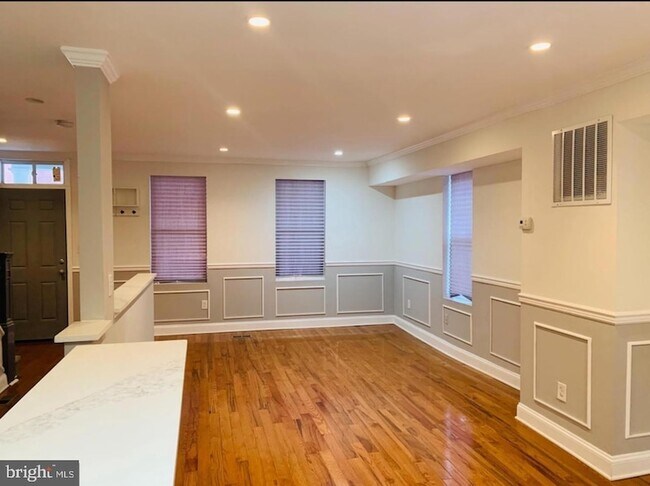 Photo - 617 Montpelier St