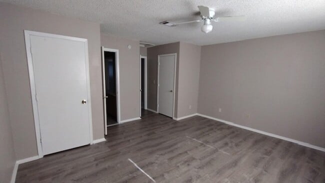 Photo - 4015 Apache Cir Unidad 4013 Apache Circle