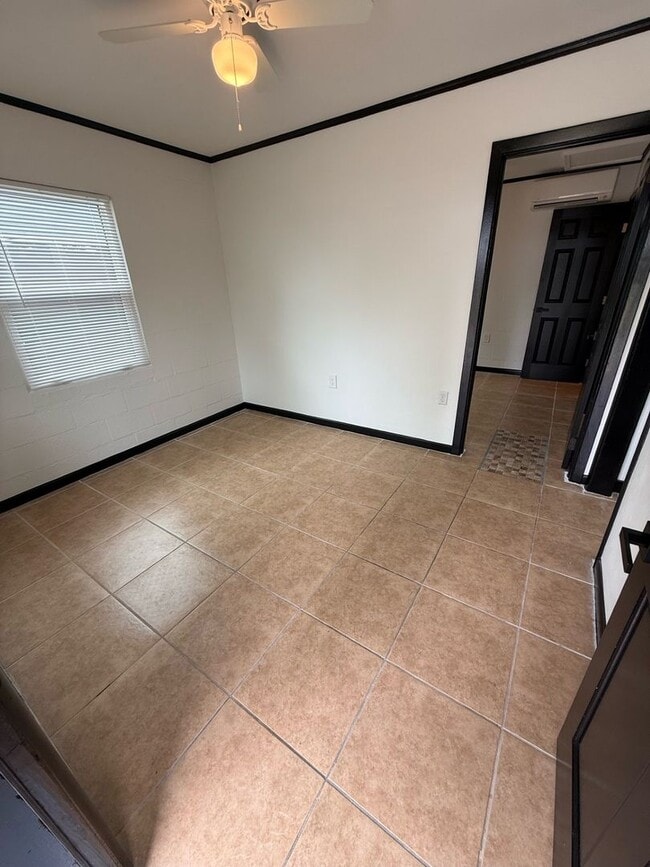 Photo - Cozy bungalow with in-unit washer and dryer near colleges