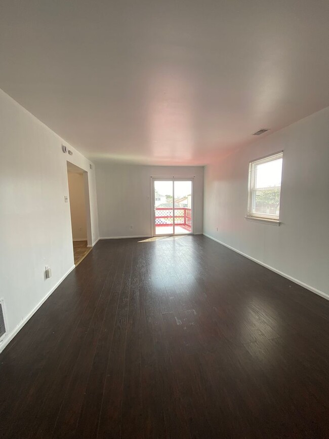 Photo - 303 Corinthian Ave Unit 2