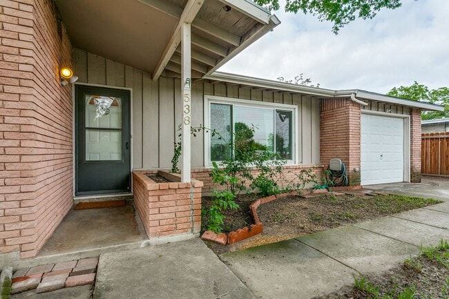 Photo - RENOVATED 2-BEDROOM HOME IN EAST TERRELL HILLS
