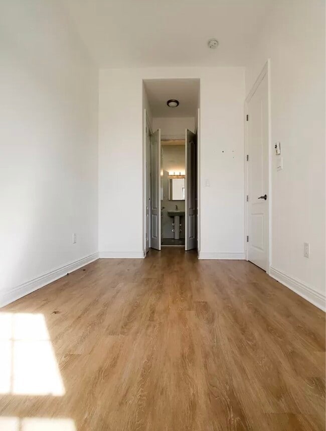 Photo - 2459 Cambreleng Ave