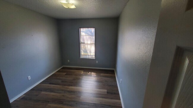 Photo - 2525 110th St