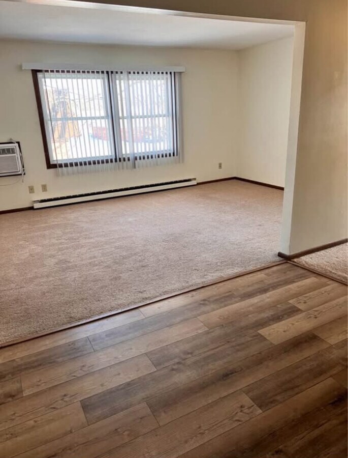 Photo - 675 Laura St