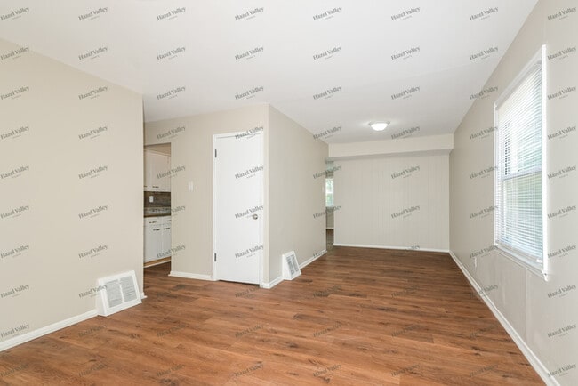 Photo - 424 Lancashire Rd