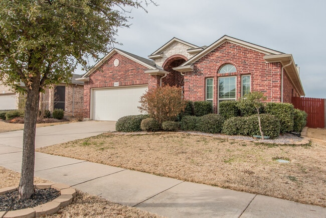 Photo - 3220 Hornbeam St