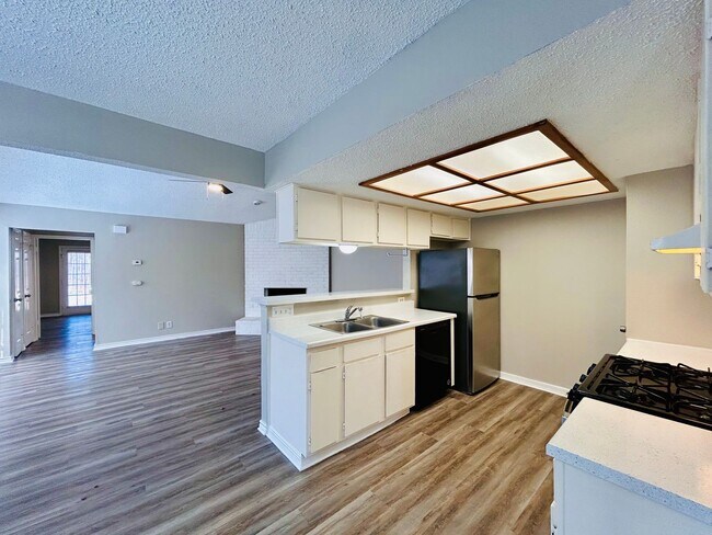 Photo - 9400 Kempler Dr Unit B