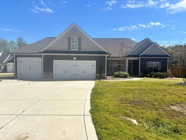 Building Photo - 3-bedroom 3 bath