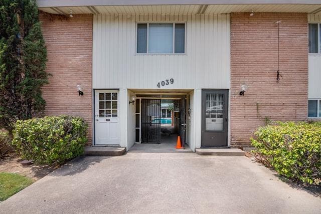 Building Photo - 4039 Cole Ave Unit 117