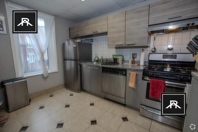 Building Photo - 3 bedroom in Brighton MA 02135 Unit 2 Rental