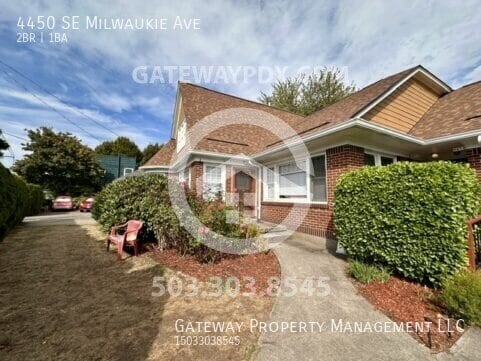 Building Photo - 4450 SE Milwaukie Ave