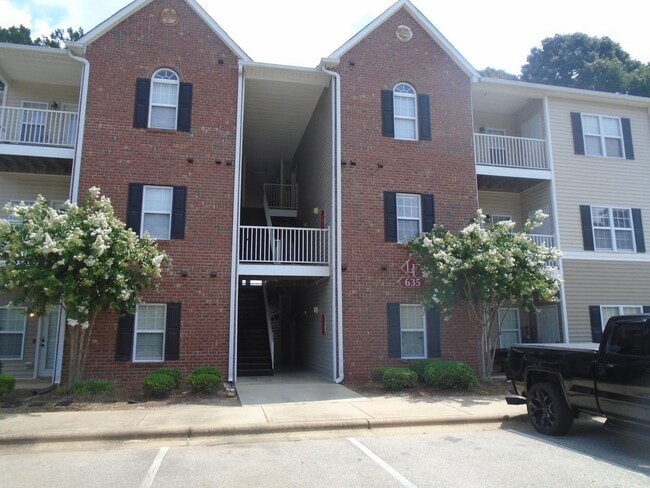 Building Photo - 635 Marshtree Ln