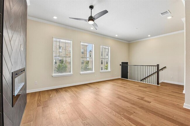 Photo - 245 John Webster St
