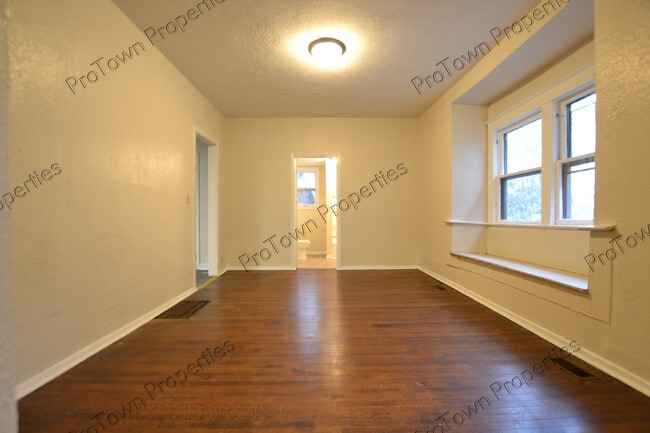 Photo - 724 E Washington St