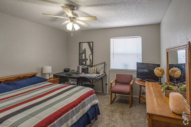 1BR, 1BA - 674SF