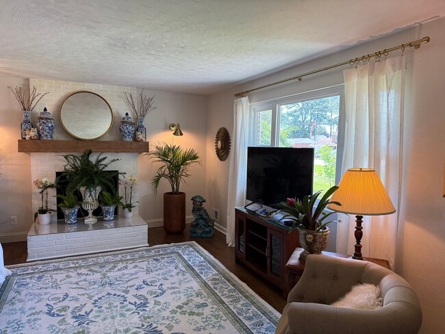 Photo - 2164 Wolfsnare Rd