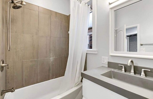 Photo - 4350 W Monroe St