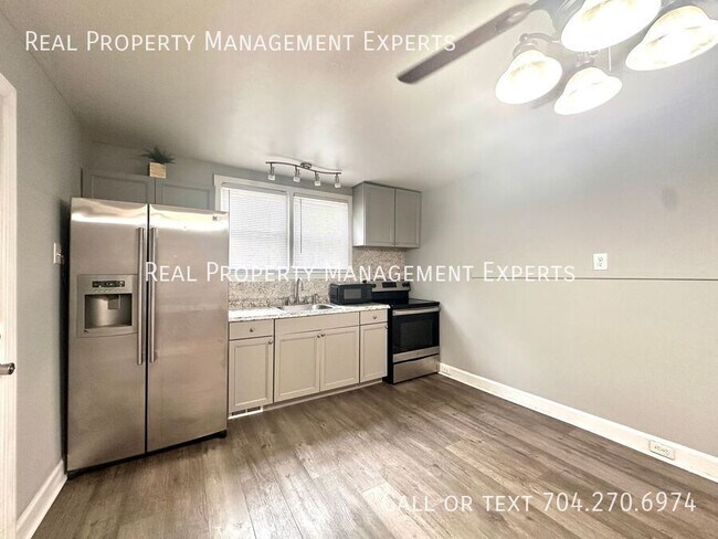 Photo - 2800 Eastway Dr