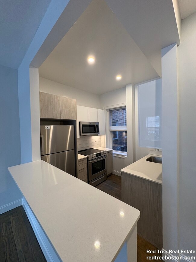 Building Photo - 19 Queensberry St Unit 4