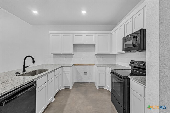 Photo - 905 Smoke Tree Ln