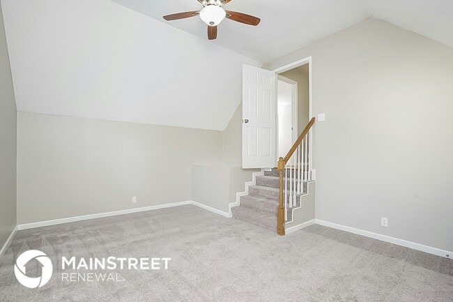 Photo - 736 Stone Hedge Dr