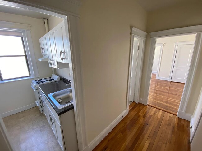 Building Photo - 1148 Commonwealth Ave Rental
