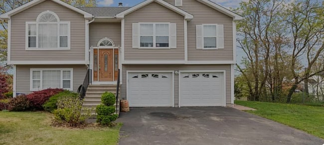 Building Photo - 13 Woodcrest Dr
