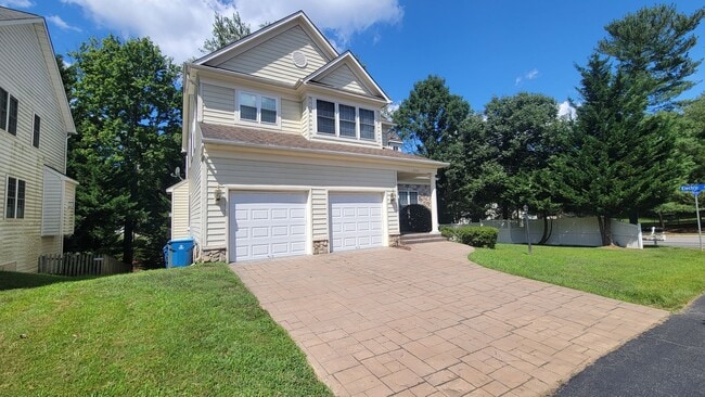 Building Photo - Stunning and Spacious 5 Bed 4 Bath Colonia... Rental