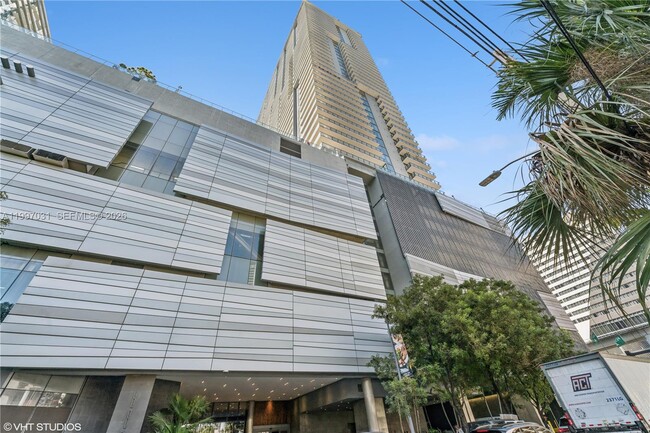 Building Photo - 88 SW 7th St Unit 1804