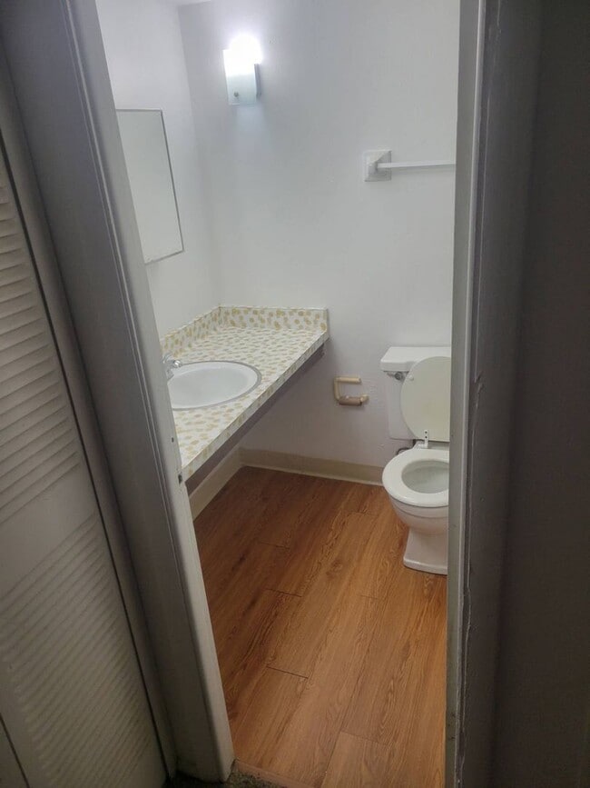 Photo - 8836eN95thM Unit 8836E