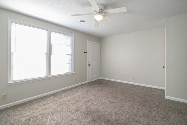 Photo - 810 Golf View Pl