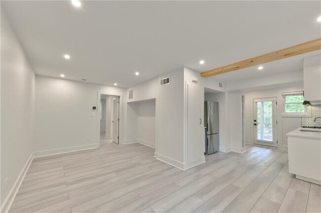 Photo - 109 Wyman St SE