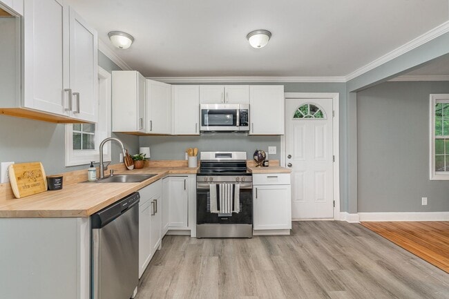 Photo - Beautifully Renovated 3-Bedroom Home in Fr...