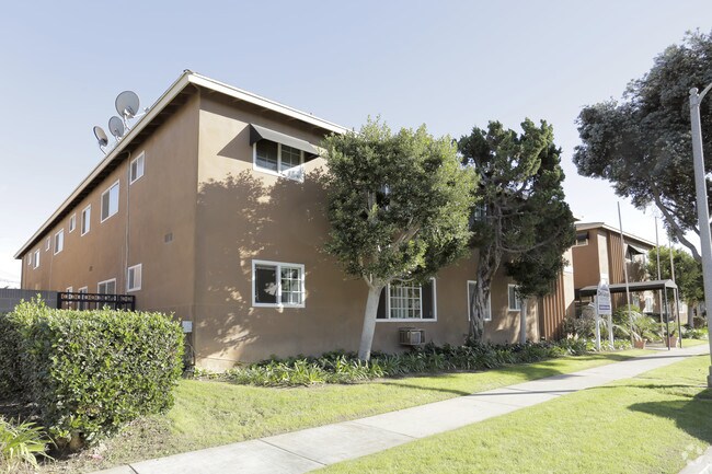 Del Lago Apartments - Del Lago Apartments