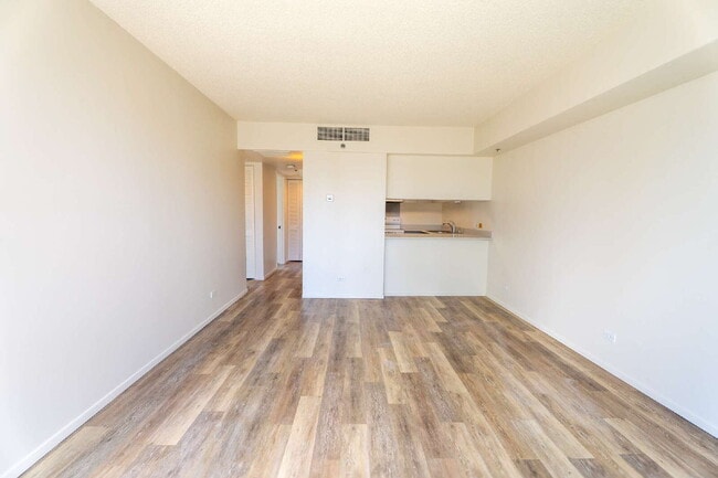 Photo - 745 Isenberg St