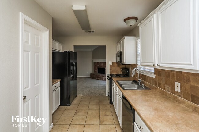 Photo - 312 Pin Oak Ln