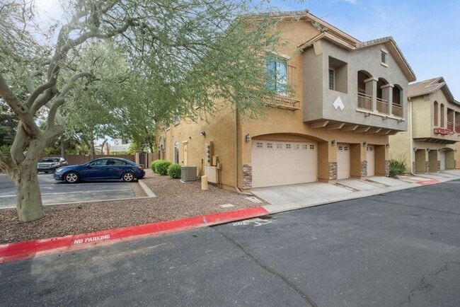 Building Photo - Charming 3-bed, 2-bath townhome in gated community!