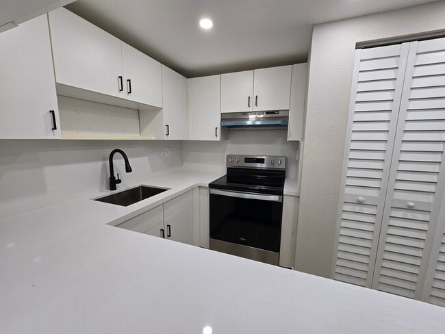 Building Photo - 17120 SW 94th Ave
