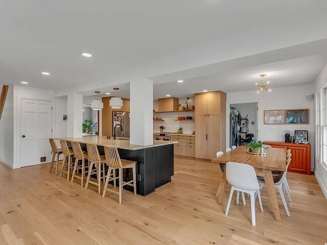 Photo - 1304 Lawrence Ave