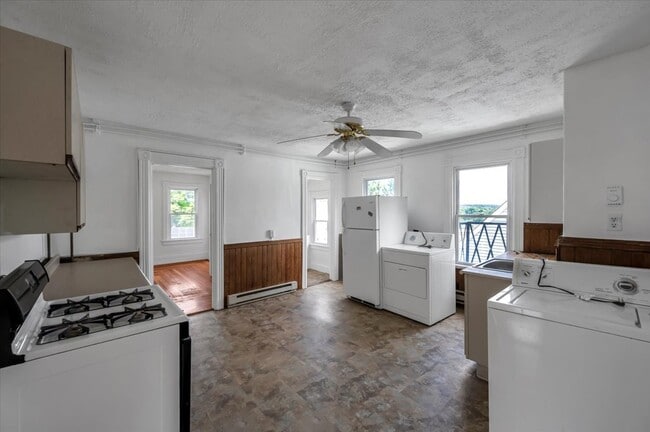 Building Photo - 773 East St Unit 3