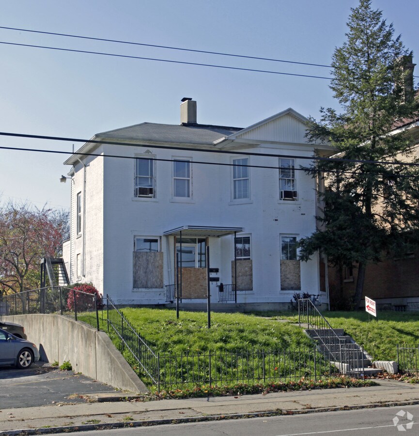 Photo - 1025 N Main St