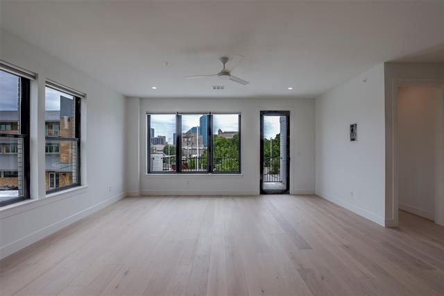 Photo - 309 W Daggett Ave