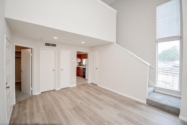 Photo - 10855 Meadowglen Ln Unit 721