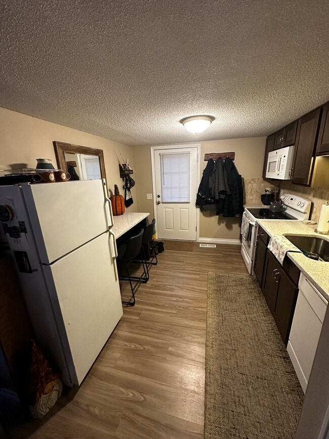 Photo - 7608 E South St