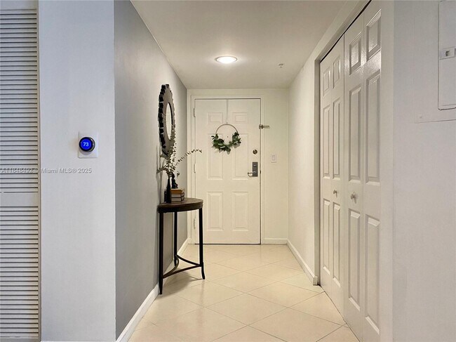 Building Photo - 1155 Brickell Bay Dr Unit 302 Rental