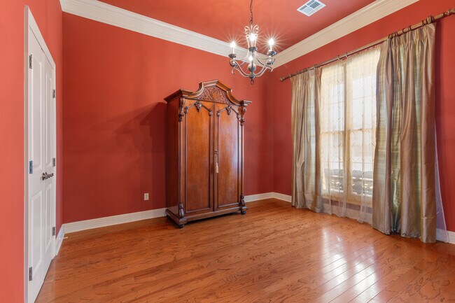 Photo - 106 Sandhurst Dr